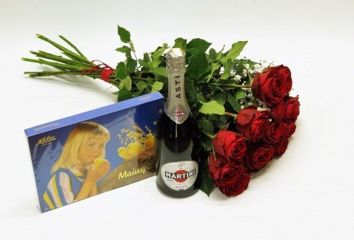 Kimp 15 punase roosiga + Martini Asti + Maiuspala
