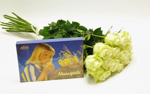 Kimp 15 valge pika roosiga + Maiuspala